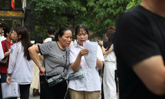 27 thí sinh bị đình chỉ, chủ yếu do sử dụng điện thoại trong phòng thi