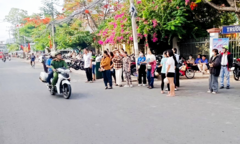Một nữ sinh ngủ quên trong buổi thi môn Ngữ văn, công an dùng xe đặc chủng đến nhà đón