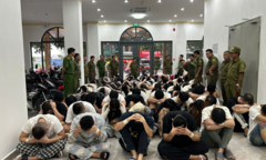 Clip: Nghẹt thở cảnh công an đột kích  "đại bản doanh " lừa đảo của 83 đối tượng
