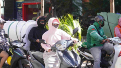 Dự báo thời tiết ngày 14/6: Nắng nóng tiếp diễn đến 37 độ C ở Hà Nội, mưa dông khi nào?