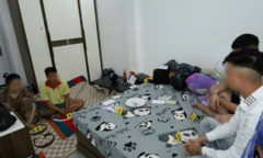 Phát hiện cô gái cùng 3 nam thanh niên  "làm điều mờ ám " trong căn phòng