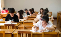 Nam sinh ở Trung Quốc mất suất trường công mơ ước vì bạn lén đổi nguyện vọng để... trả thù