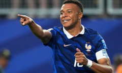 Bị ép đặt lên bàn cân với Messi - Ronaldo, Mbappé đáp trả một câu khiến truyền thông thế giới đầy phấn khích