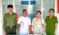 Tin tức thời sự 24h: Công an hỗ trợ người dân nhận lại số tiền chuyển khoản nhầm