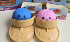 Đồ chơi bánh bao squishy giả bị cảnh báo chứa hóa chất độc hại: Cha mẹ nên vứt bỏ ngay