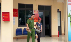 Công an thu mẫu nang tóc của con gái, khởi tố cả hai mẹ con về cùng một hành vi