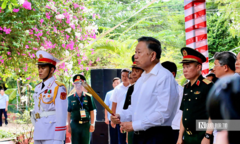 Tổng Bí thư, Chủ tịch nước dâng hương tưởng niệm, thăm lực lượng tìm kiếm hài cốt liệt sĩ tại Công viên Lê Thị Riêng