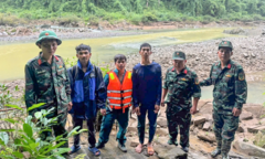 Tin tức thời sự 24h: Giải cứu người câu cá bị cô lập giữa dòng nước ở Lâm Đồng