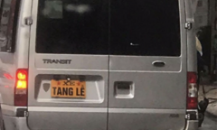 Xử lý tài xế dùng bảng  "xe tang lễ " để che biển số ô tô