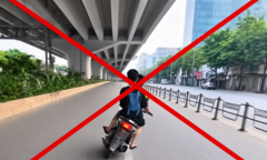 Xử lý 2 thanh niên lạng lách xe máy giữa làn ô tô ở Hà Nội