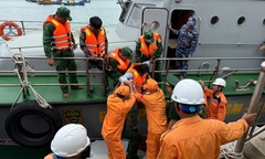 Cuộc giải cứu nghẹt thở tại Mũi Nghê: 2 du khách được đưa vào bờ an toàn