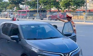 CSGT Hà Nội xử lý hơn 600 trường hợp dừng, đỗ sai quy định dịp cuối tuần