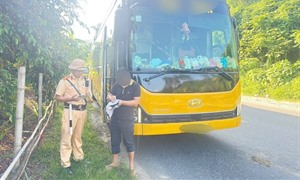 Xử phạt xe khách chở quá gấp đôi số người quy định