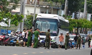 Xe khách chạy lùi cán tử vong nam sinh lớp 6 đang đạp xe đến trường ở Đồng Nai: Camera ghi cảnh xót xa 
