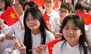 Phụ huynh TP.HCM cho con ăn bán trú tại trường, phải đóng những khoản nào?