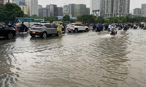 Hà Nội: CSGT khuyến cáo người dân chủ động phòng ngừa khi tham gia giao thông trong mưa lớn