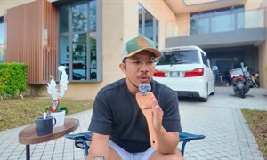 Tài xế Grab ở Singapore kiếm 122 triệu đồng/tháng, đi Porsche, sống ở 2 quốc gia, sở hữu biệt thự
