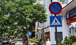 CSGT Hà Nội siết xử lý vi phạm dừng, đỗ xe quanh phố cổ