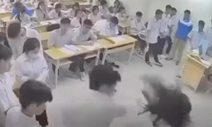 Khởi tố, bắt tạm giam nam sinh lớp 12 đánh cô giáo gãy mũi ở Hà Nội