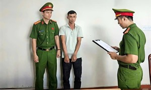 Bắt tạm giam phó giám đốc 
