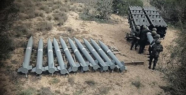 tinh hinh chien su trung dong moi nhat ngay 22 5 02 Những quả tên lửa được chiến binh dải Gaza đưa vào bệ phóng. Ảnh: Washington Post