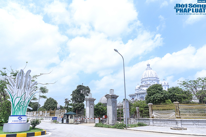 dan lau dai sieu khung cua gia dinh dai gia nguyen duc thuy dspl 6 Nhiều tòa nhà vẫn đang hoàn thiện.
