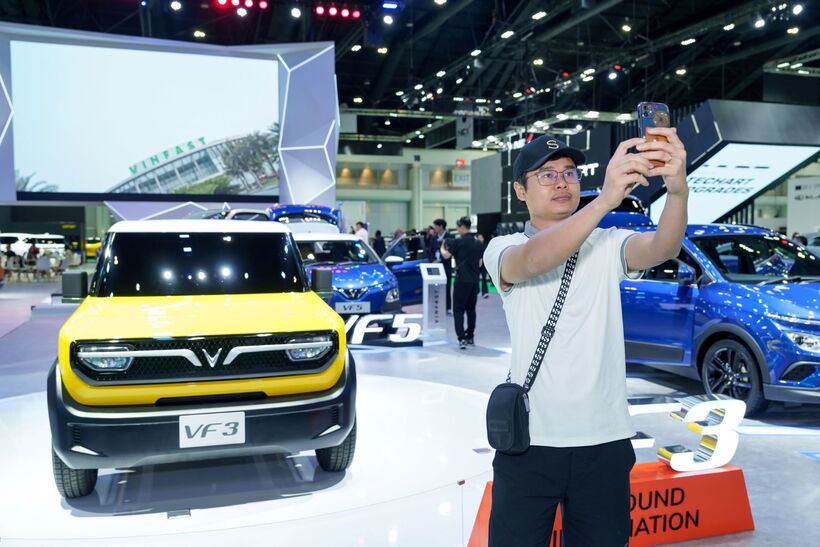 Thiết kế hiện đại, cá tính của VF 3 thu hút nhiều khách hàng.