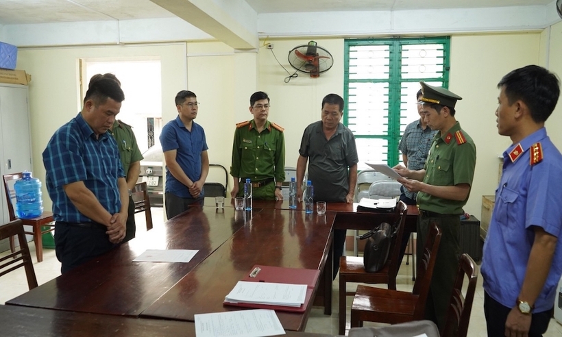 Cơ quan An ninh điều tra (Công an tỉnh Bắc Kạn) thi hành lệnh bắt bị can để tạm giam, lệnh khám xét chỗ ở và nơi làm việc đối với Hoàng Thanh Bình