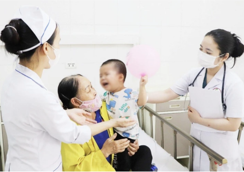 Bệnh nhi dự kiến sẽ được xuất viện trong vài ngày tới. Ảnh: VTV Times