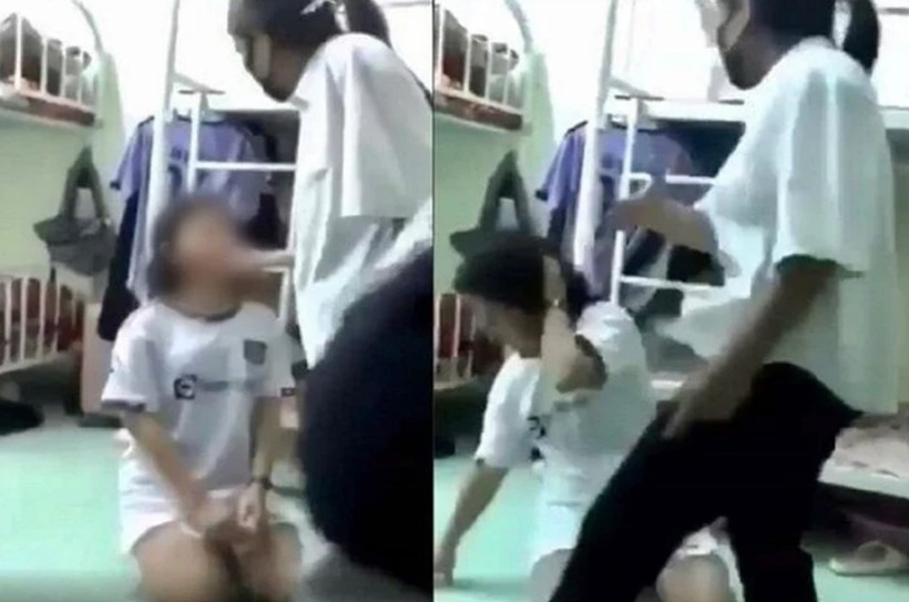 Nữ sinh bị nữ sinh khác bắt quỳ gối và liên tục giật tóc, dùng tay tát vào mặt. Ảnh: VTC News.