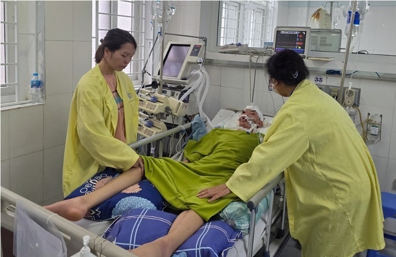 Nam sinh N.H.Đ đang được điều trị tại Bệnh viện Đa khoa tỉnh Phú Thọ. Ảnh: VOV