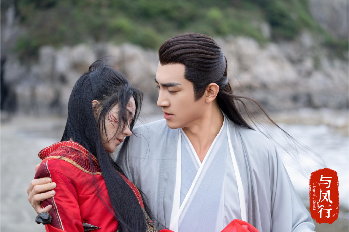 Hành Chỉ Thần quân cứu được Thẩm Ly sau khi cô rơi xuống Đông Hải. Ảnh: Weibo