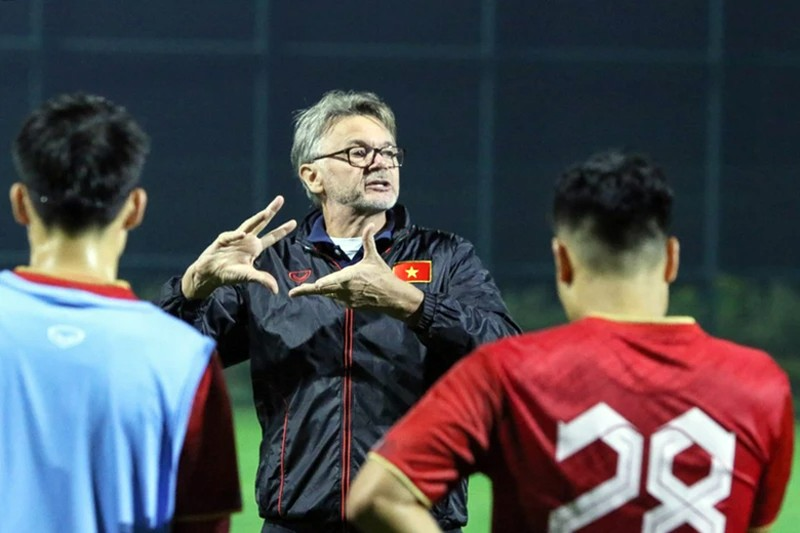 HLV Troussier thời còn huấn luyện đội tuyển Việt Nam. Ảnh sưu tầm