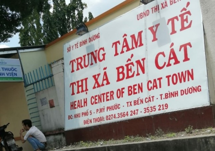 Bé trai được xác định tử vong trước khi đưa tới Trung tâm y tế thị xã Bến Cát. Ảnh: Tiền Phong.