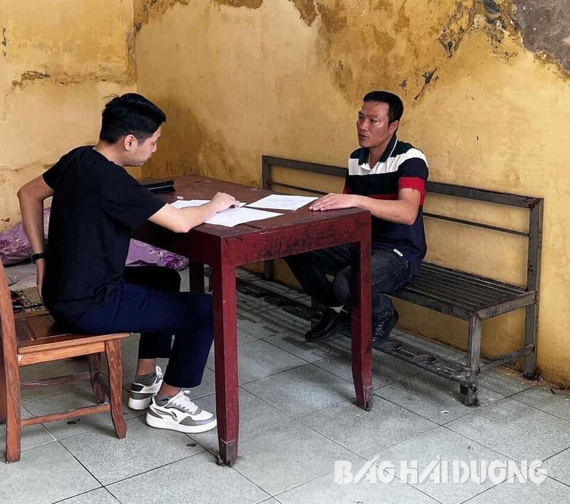 Đối tượng Cường tại cơ quan điều tra. Ảnh: Báo Hải Dương.