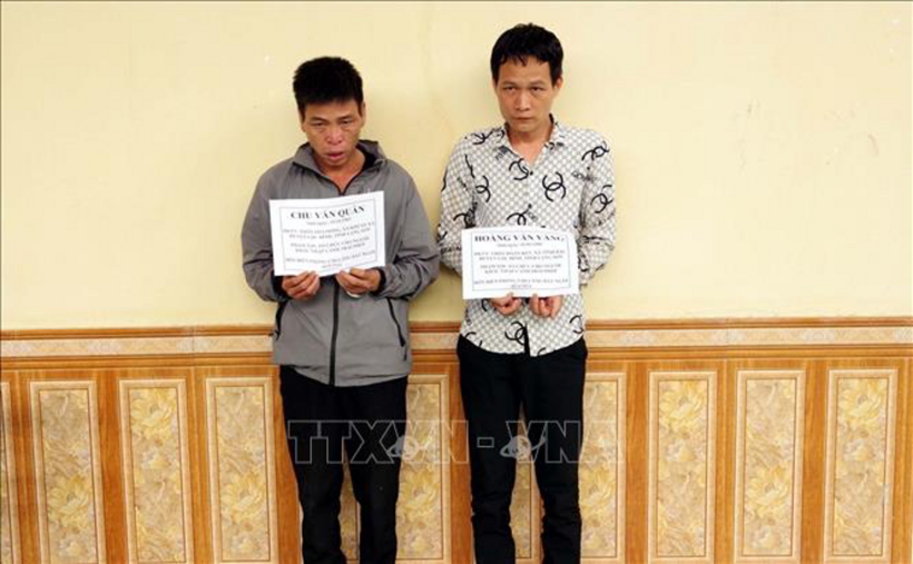 Hai đối tượng tổ chức cho người Trung Quốc nhập cảnh trái phép vào Việt Nam. Ảnh: Thông tấn xã Việt Nam.