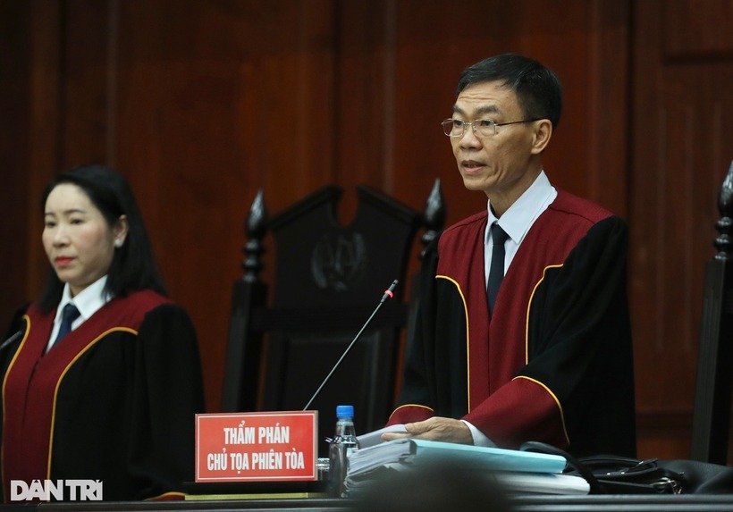 HĐXX phiên phúc thẩm vụ án liên quan bà Phương Hằng. Ảnh: Dân Trí