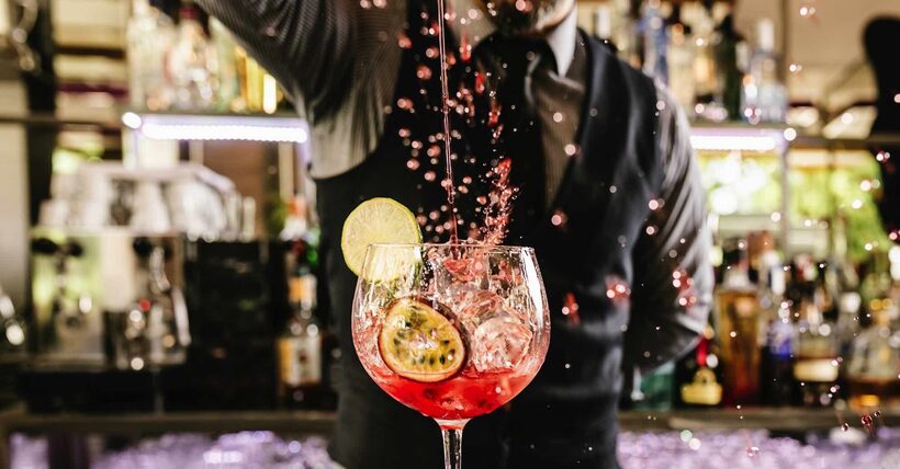 Pha chế hiện nay là một trong những ngày nghề thu hút khá nhiều người theo đuổi
