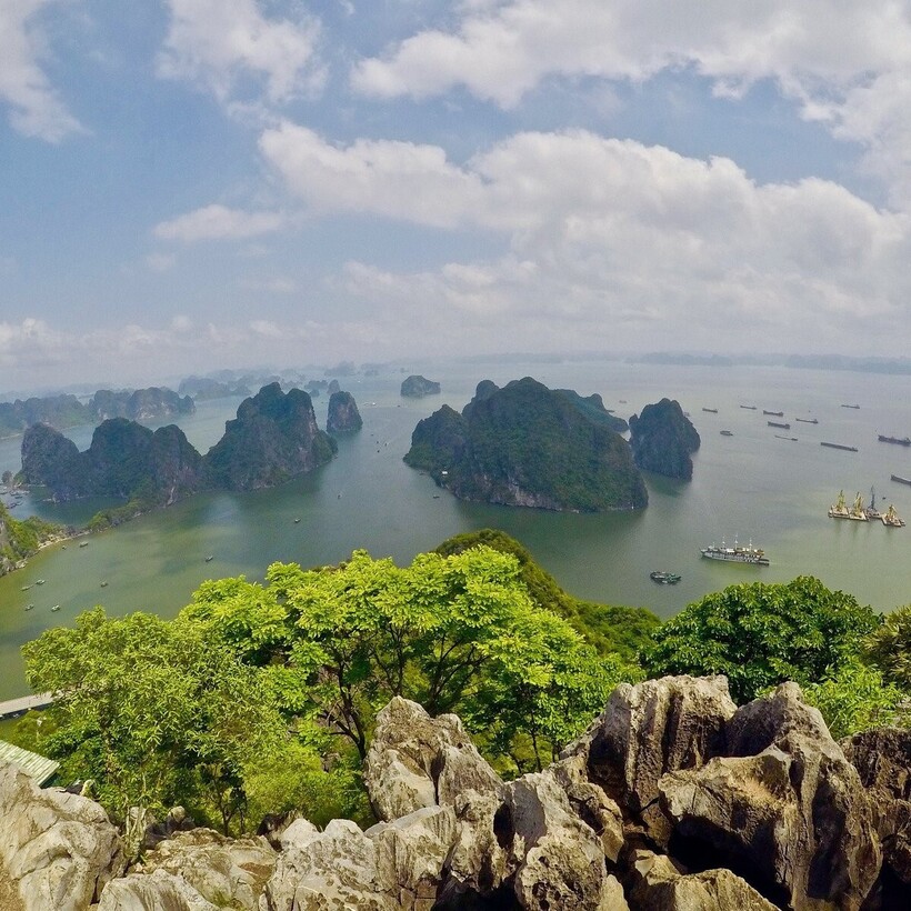 Bạn có thể di chuyển đến Hạ Long bằng nhiều phương tiện khác nhau.