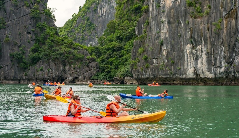 Nhiều hoạt động du lịch tại Hạ Long.