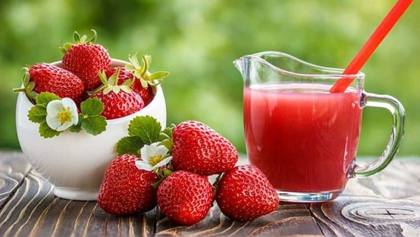 Cách làm sinh tố dâu tây thơm ngon, mát lạnh giải nhiệt mùa hè