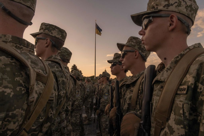Hạ độ tuổi nhập ngũ khó giúp Ukraine thắng thế trước Nga. Ảnh: Times