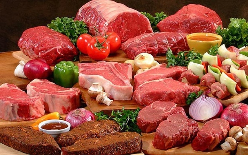 Không mua thịt bò có màu sắc lạ.