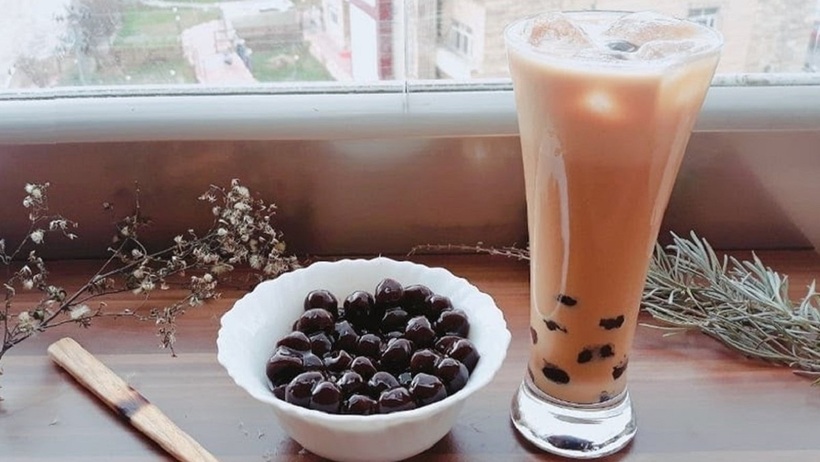 Hoàn thành món trà sữa trân châu