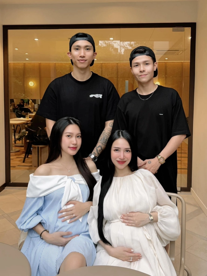 Doãn Hải My và con gái Minh Nhựa - Joyce Phạm đọ bụng bầu cùng nhau.