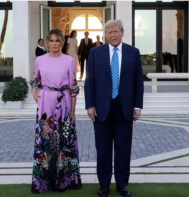 Ông Donald Trump và phu nhân Melania tại buổi gây quỹ. Ảnh: Báo Tuổi trẻ.