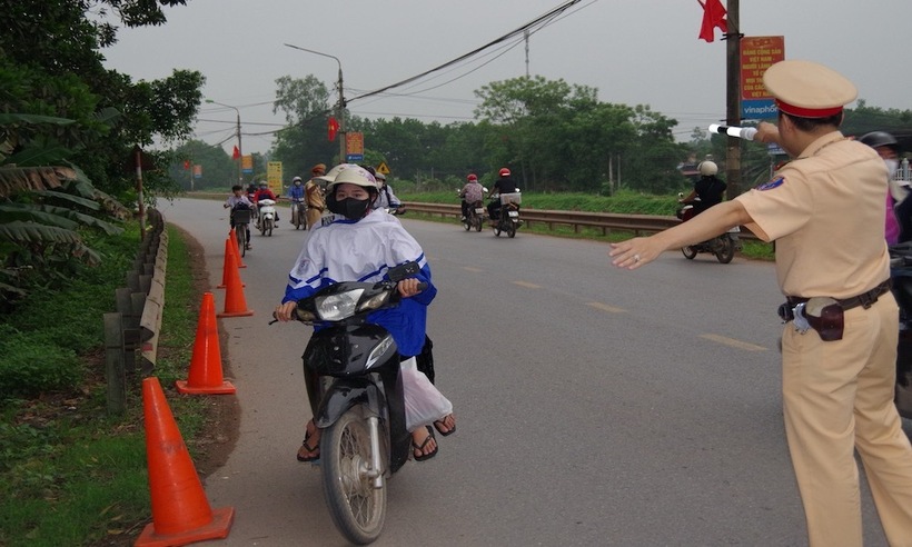 Phòng CSGT Thái Nguyên a quân tuyên truyền, xử lý nghiêm các trường hợp học sinh vi phạm TTATGT trên địa bàn huyện Phú Bình