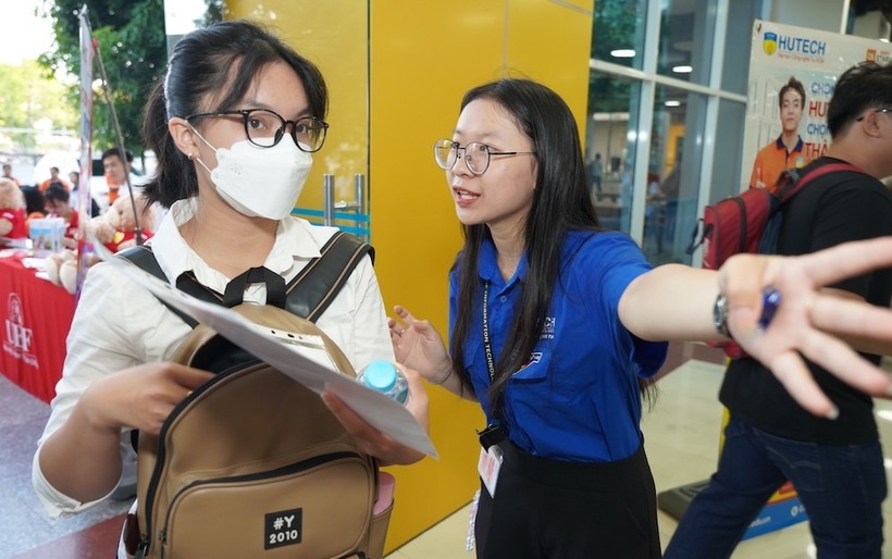 Thí sinh tham gia kỳ thi đánh giá năng lực ại điểm thi Trường ĐH Công nghệ TP.HCM. Ảnh: VietNamNet