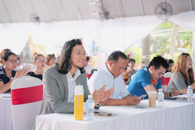 Ông Nguyễn Trần Hoàng Phương, Chủ tịch Golden Smile có mặt tại buổi ký kết.