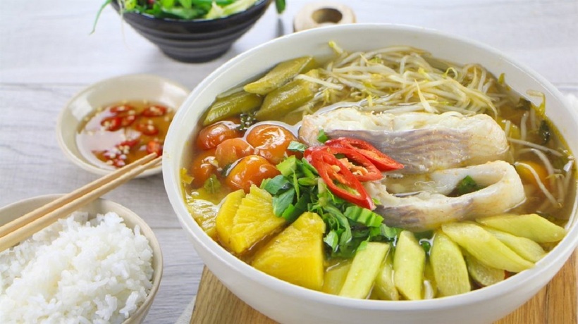 Cơm canh còn dư phải bảo quản cẩn thận tránh ôi thiu.